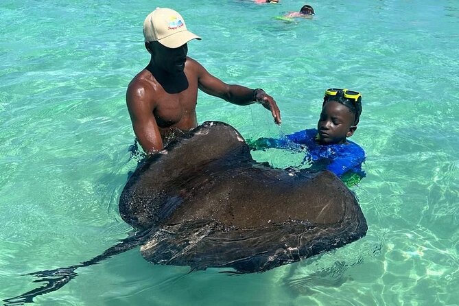 3-Hours Eye-Opening Stingray City Antigua - Transfer R/T included - Who Will Enjoy This Most?