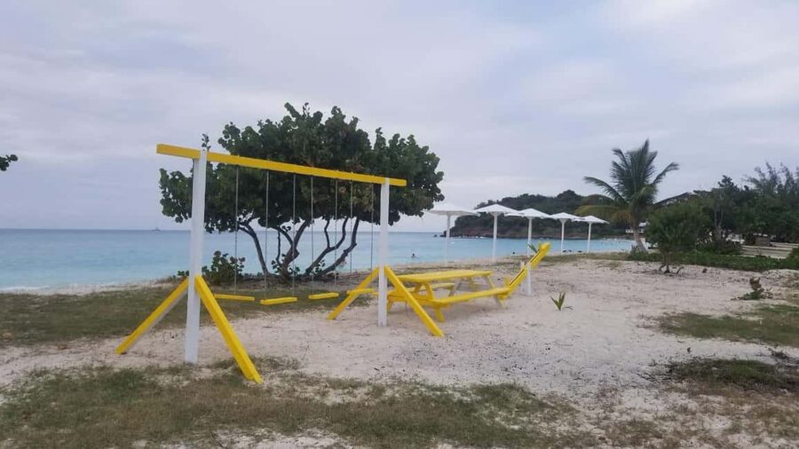 All-in-one day at Ffryes Beach with Swimming and Lunch Tour - Sip, paint, or make jewelry