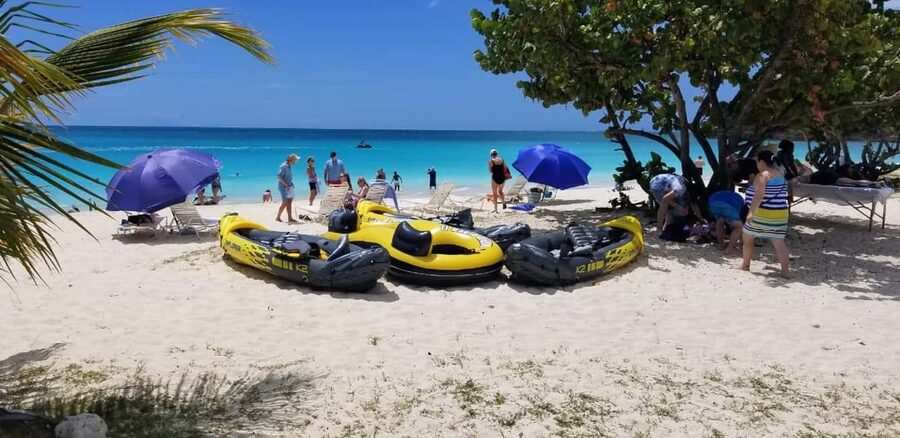 All-in-one day at Ffryes Beach with Swimming and Lunch Tour - Who should book this Antigua beach tour?