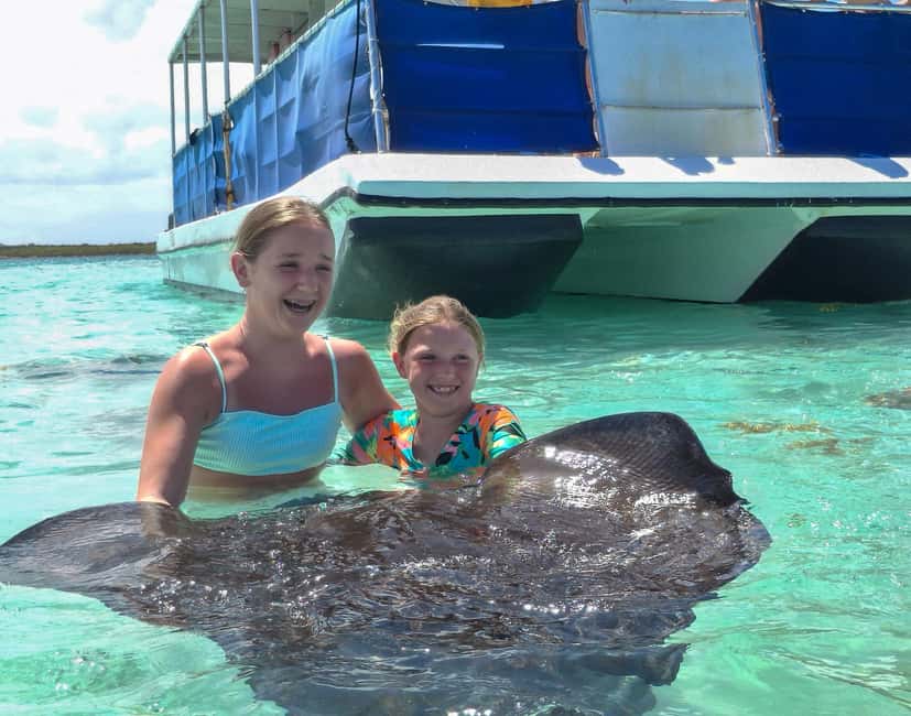 Antigua: Stingray City Experience with Round-Trip Transfer - From St. John’s to Seatons