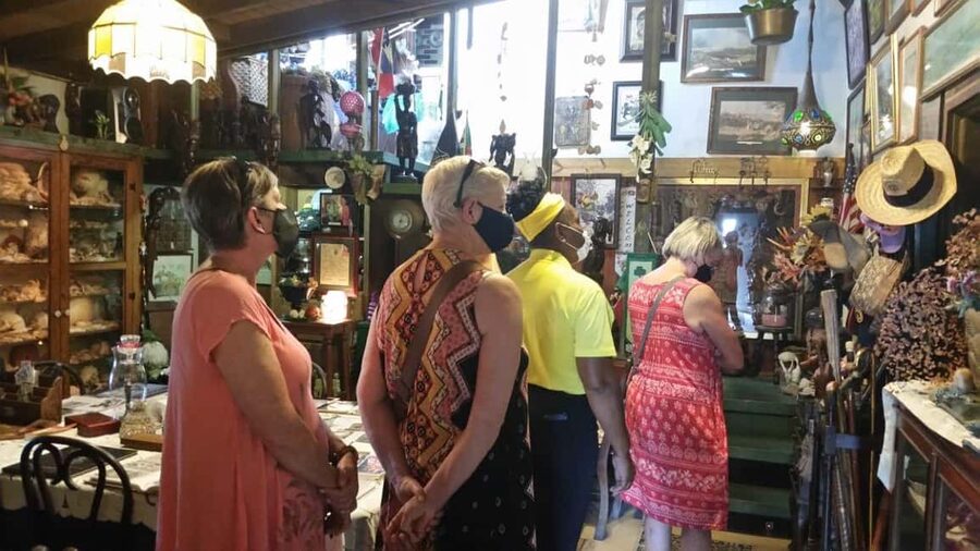 Antiguan experience home tour with local guide with lunch - Starting near Heritage Quay with Heavenly Tours