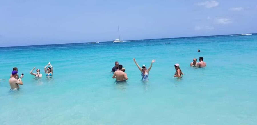 Antiguan experience home tour with local guide with lunch - Lunch and free time at Fryes Beach