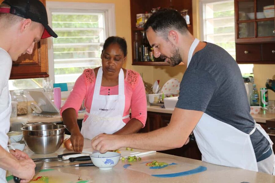 Coordinating Curry Cooking Class - Making the chicken curry, or choosing tofu