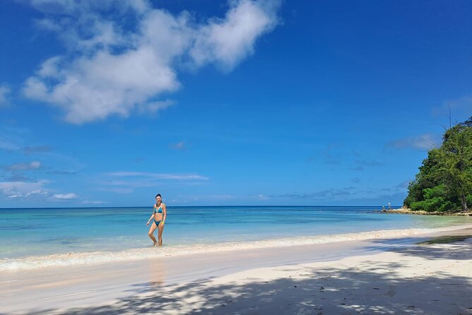 Stingray City experience, Devils Bridge and Long Bay Beach - Guides, transport, and the feel of a small group